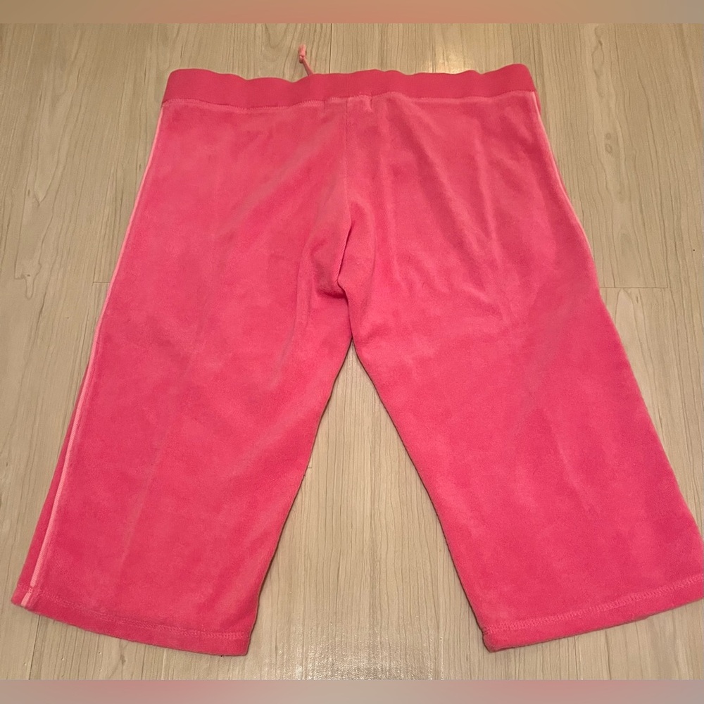 Juicy Couture VERY RARE NWT Barbie Pink Juicy Terry Cloth Capri Set 💕 - Picture 7 of 8
